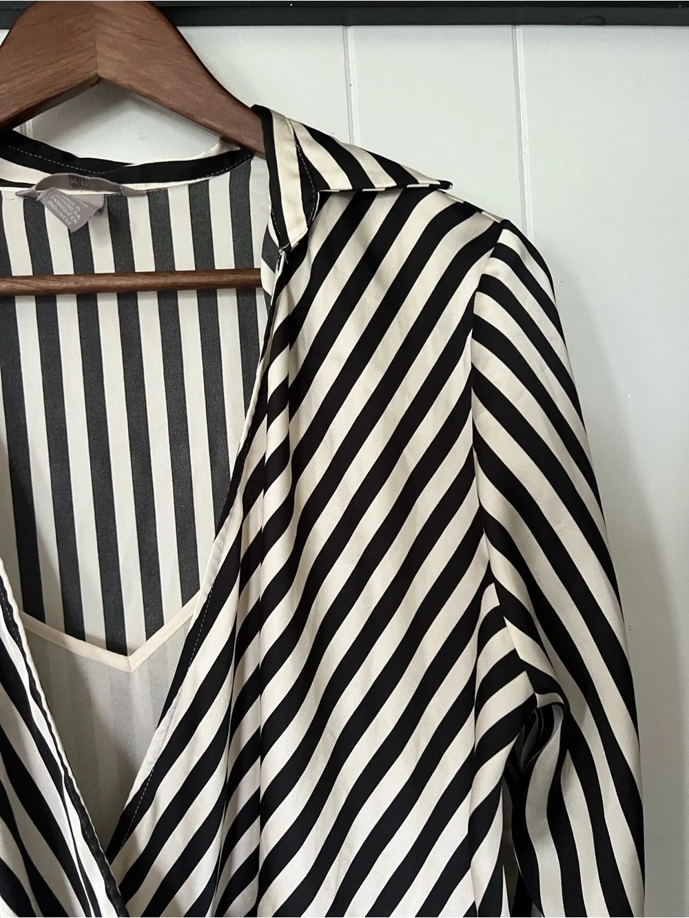 H&M Wrap-over Classic Striped Blouse Medium - Picture 3 of 9